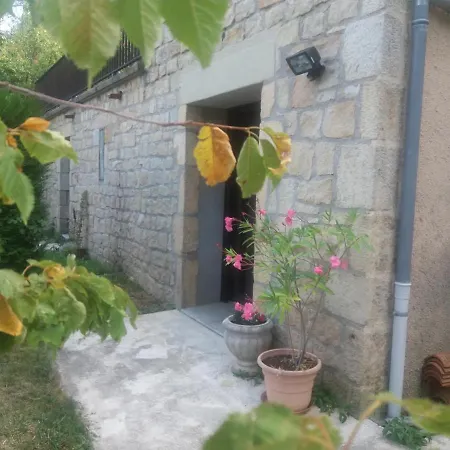 Studio Et Jardin D'ailhon Apartment